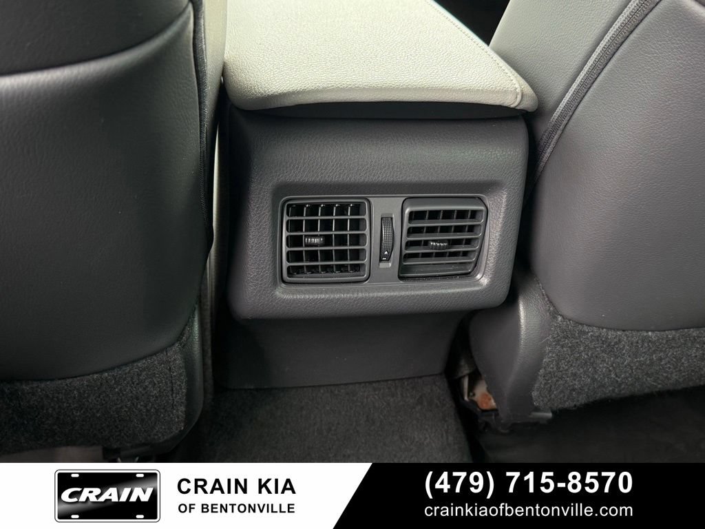 Used 2020 Toyota Camry XLE FWD image 27