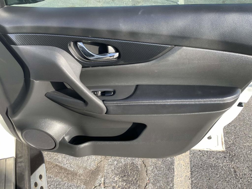 Used 2017 Nissan Rogue SL w/ SL Premium Package image 47