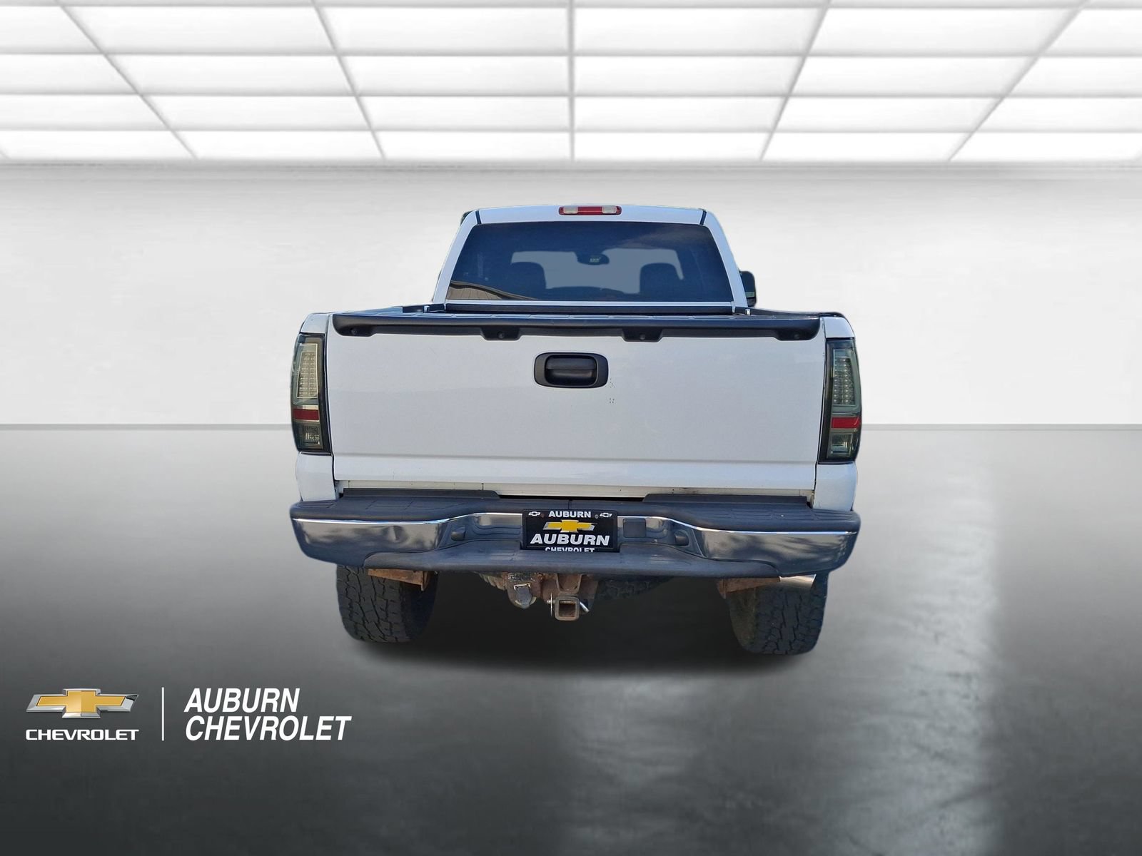 Used 2005 Chevrolet Silverado 2500 LT w/ Heavy-Duty Power Package AWD/4WD image 4