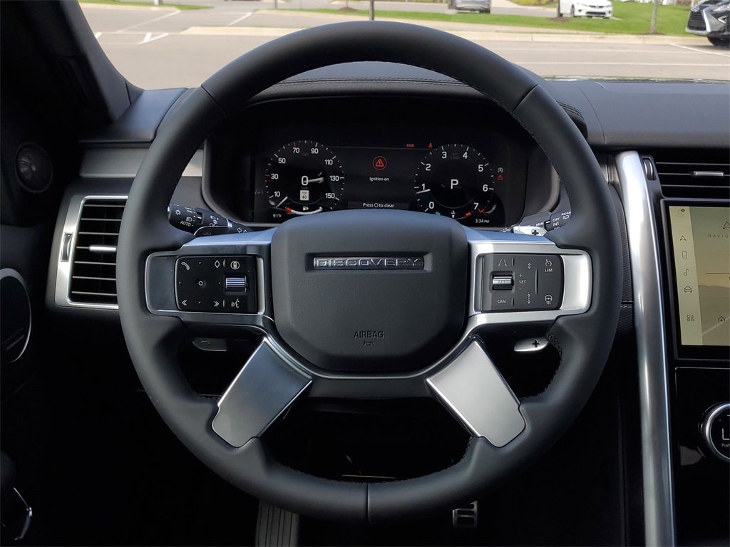 New 2025 Land Rover Discovery Dynamic SE image 32