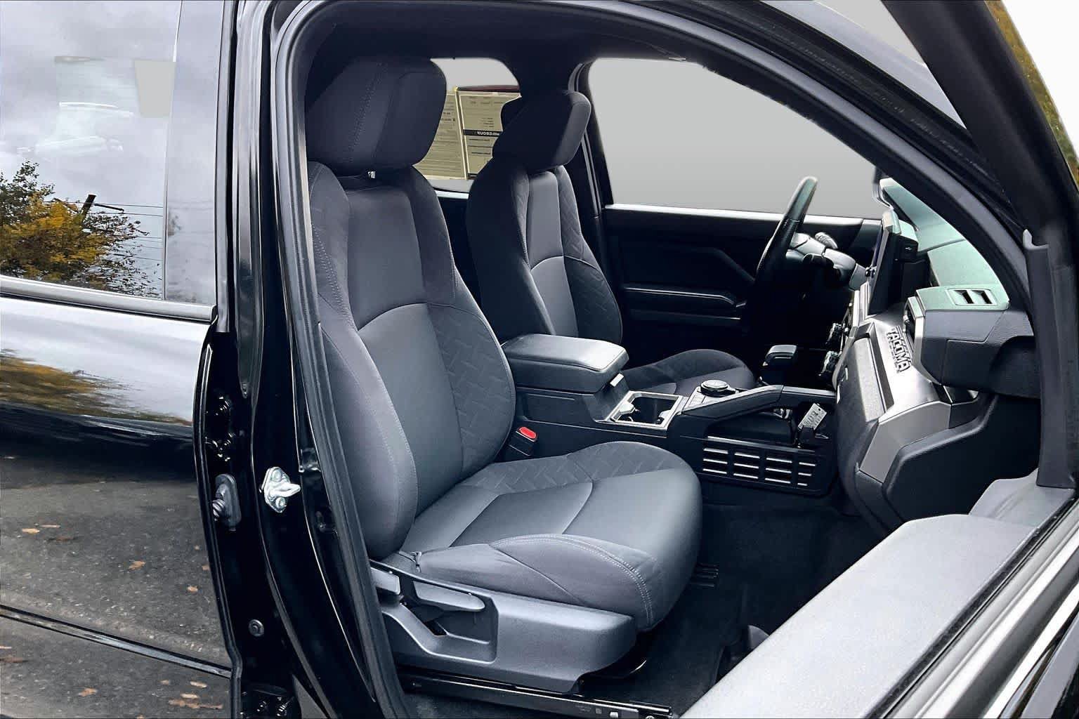 Certified 2025 Toyota Tacoma SR5 AWD/4WD image 8