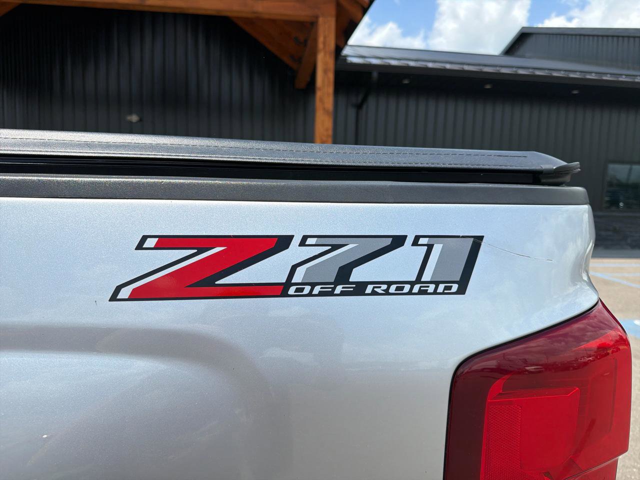 Used 2018 Chevrolet Silverado 1500 LTZ Z71 w/ LTZ Plus Package AWD/4WD image 18