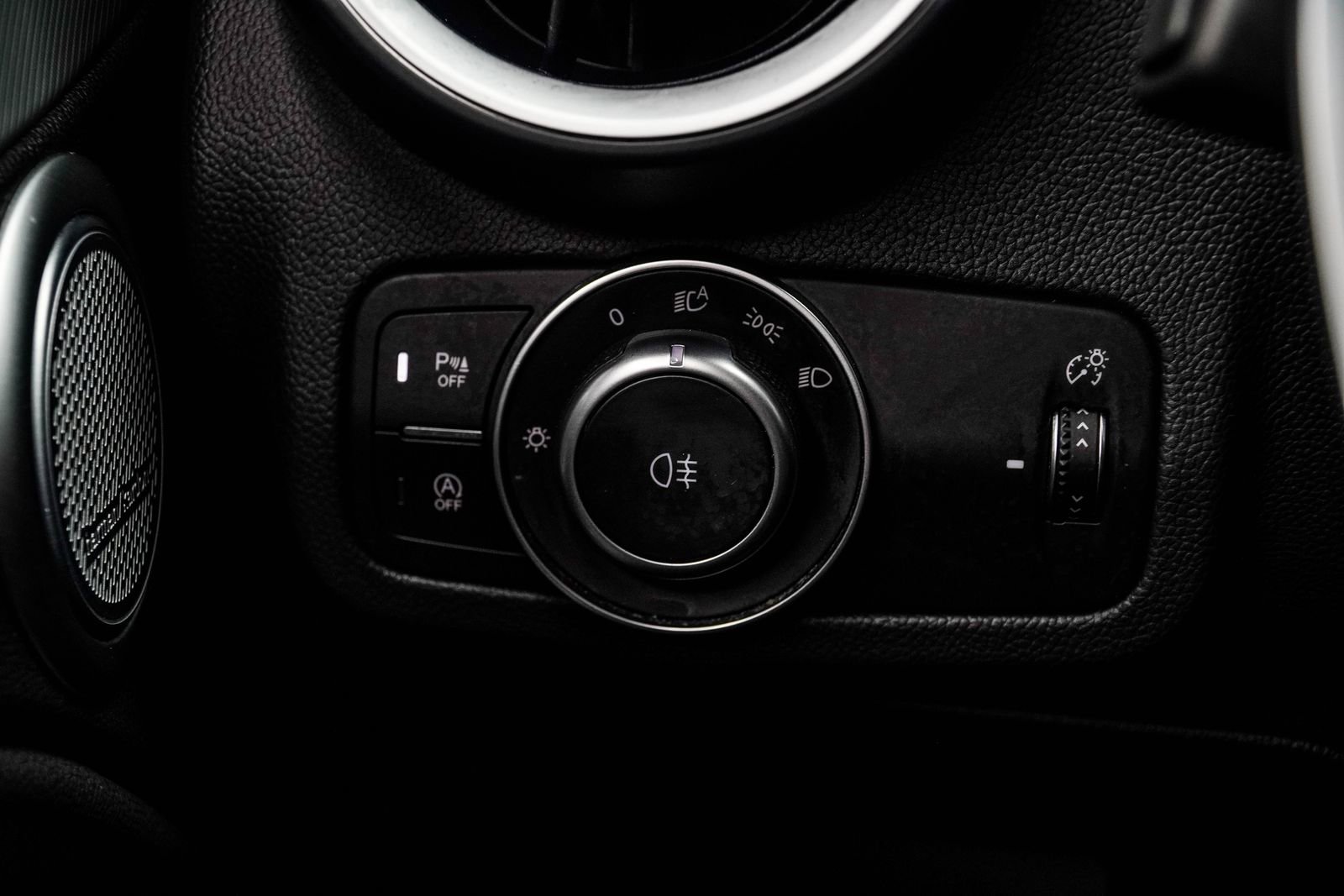 Used 2023 Alfa Romeo Stelvio Veloce AWD/4WD image 25