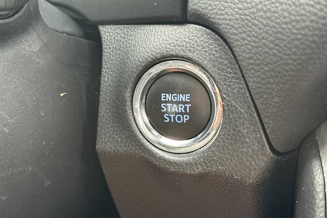 Used 2021 Toyota RAV4 XLE w/ Convenience Package FWD image 25