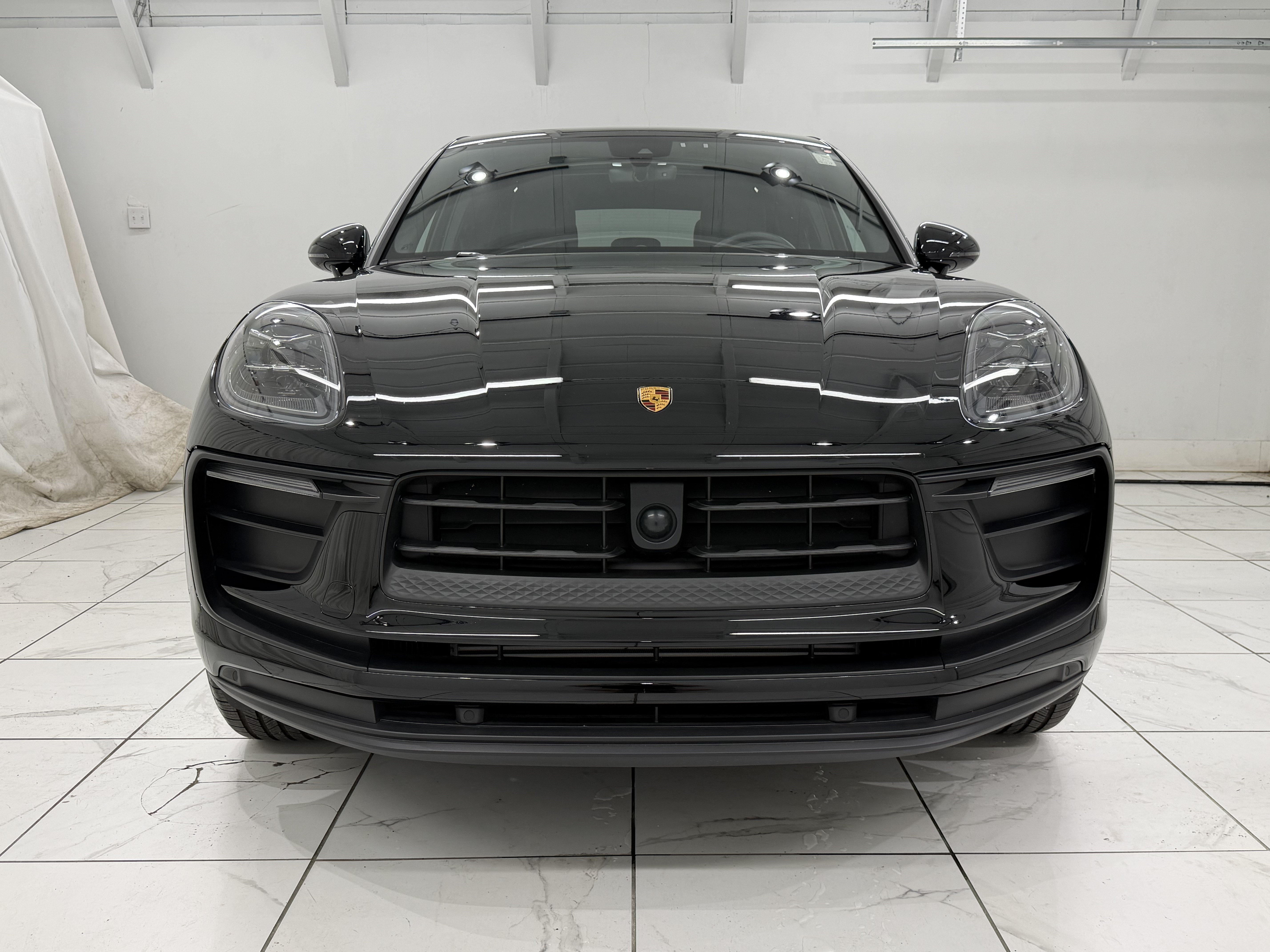 Certified 2026 Porsche Macan AWD/4WD image 9