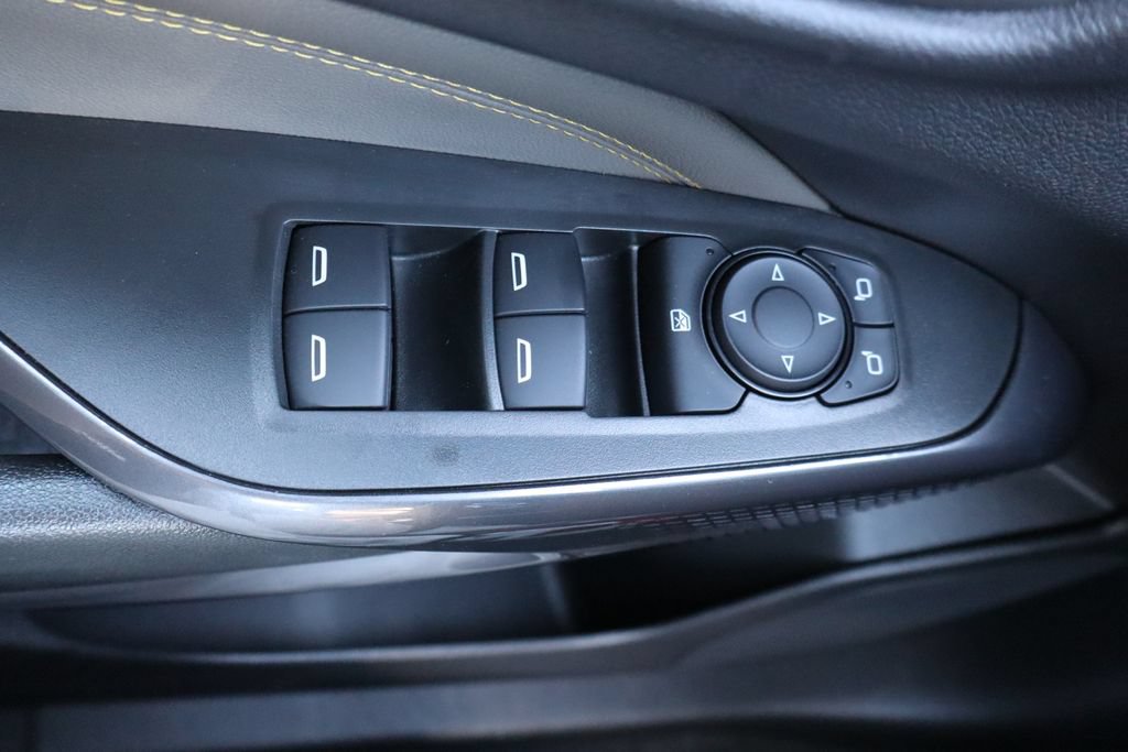 Used 2025 Chevrolet Trax ACTIV w/ Sunroof Package FWD image 16