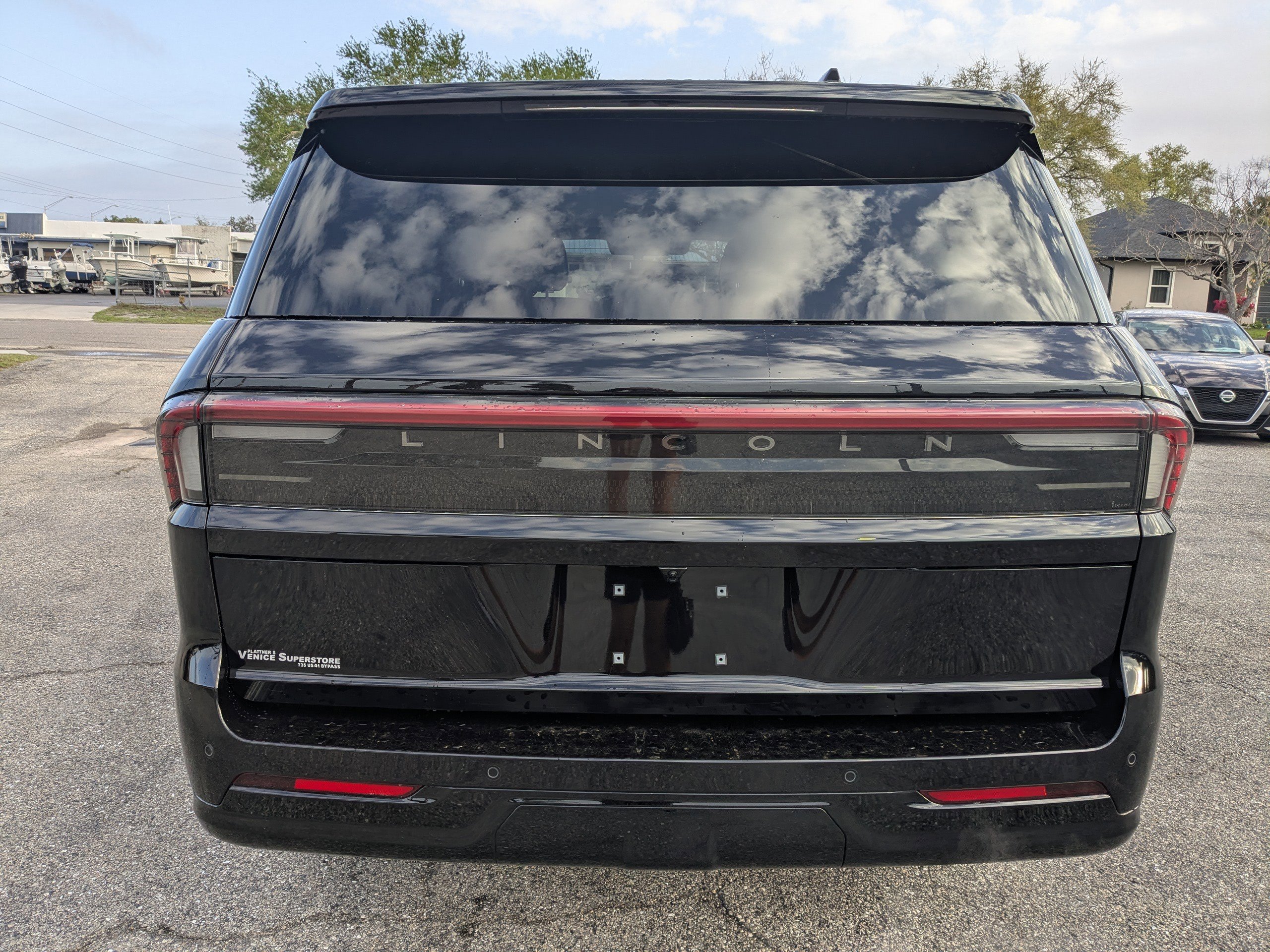 Used 2025 Lincoln Navigator Reserve image 5