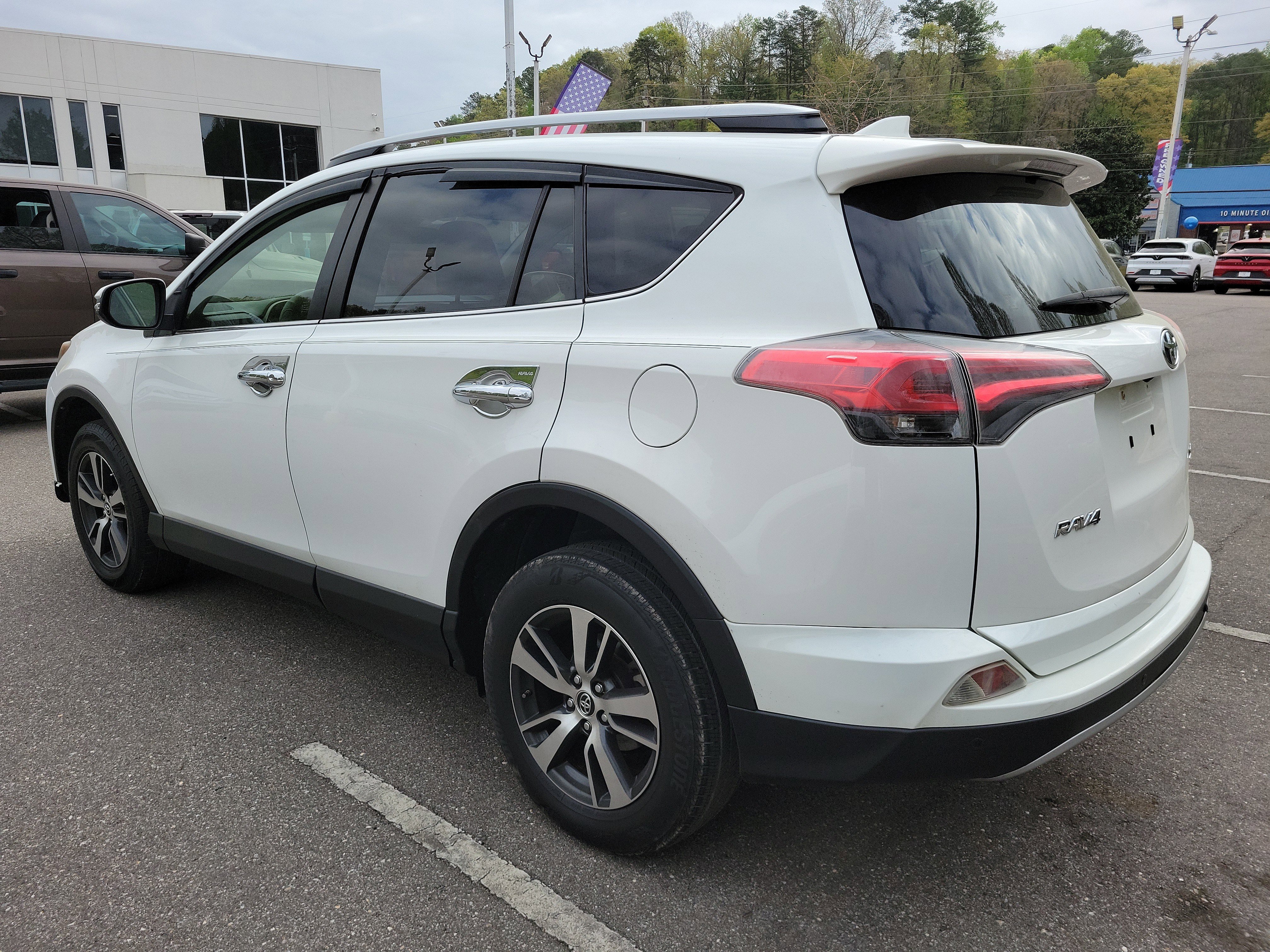 Used 2018 Toyota RAV4 XLE image 7