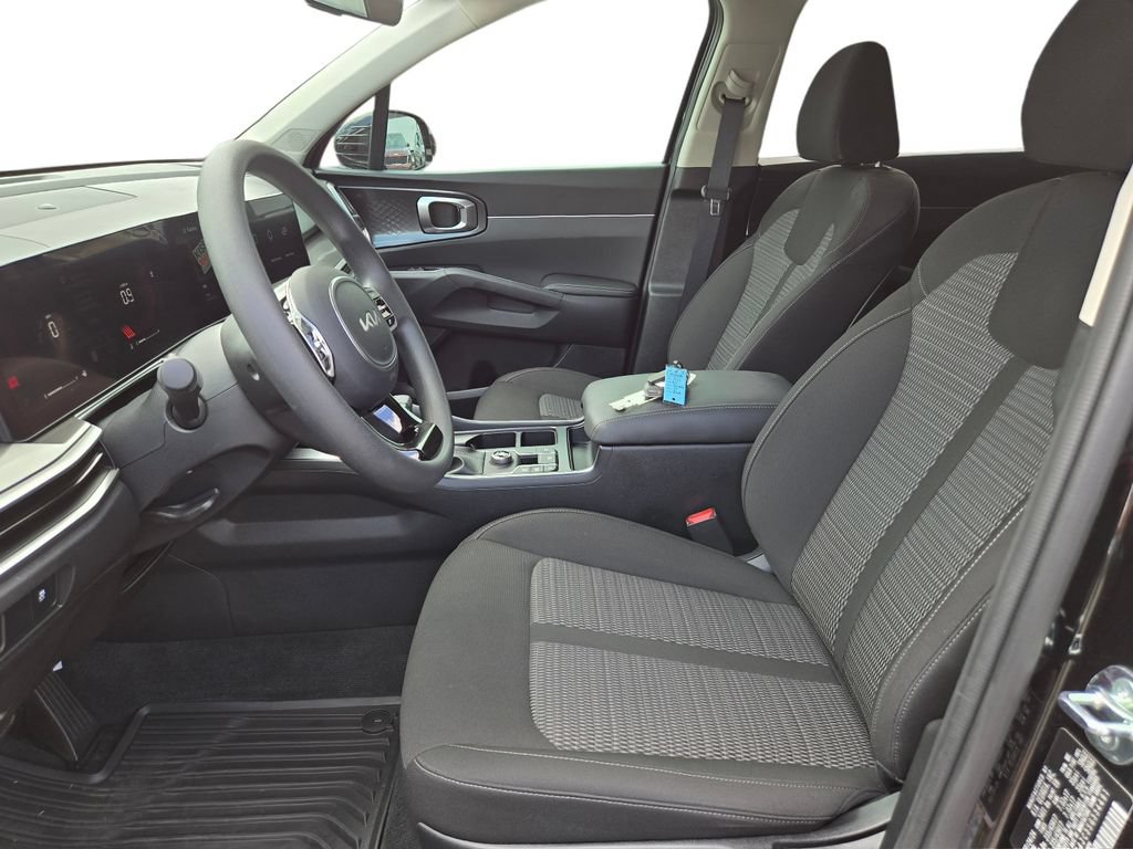 Certified 2025 Kia Sorento LX FWD image 18
