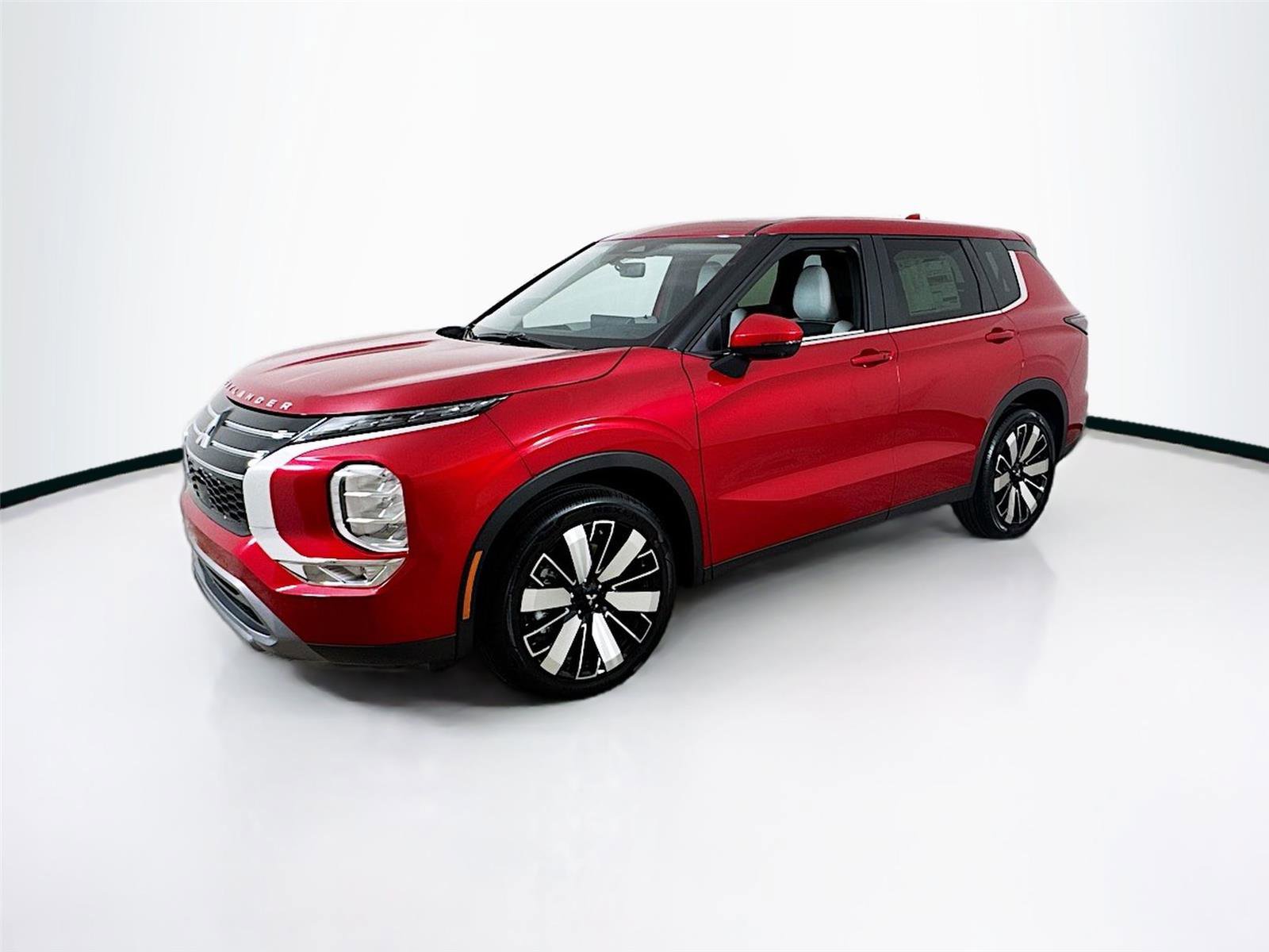 New 2025 Mitsubishi Outlander SE image 3