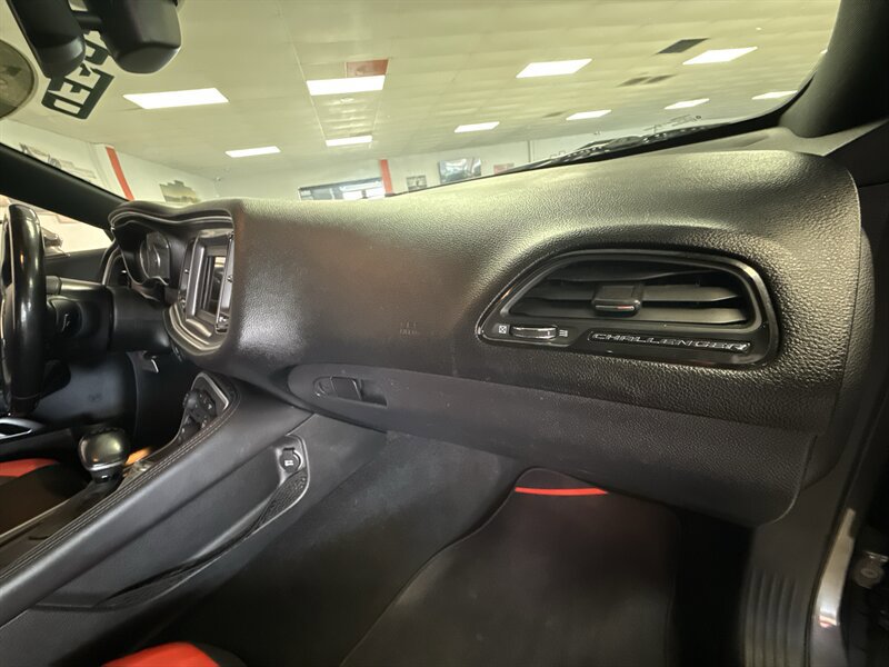 Used 2019 Dodge Challenger SXT RWD image 20