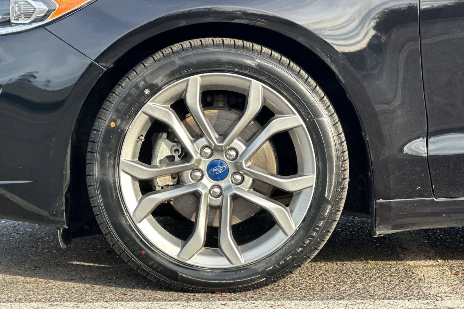 Used 2020 Ford Fusion Titanium image 26