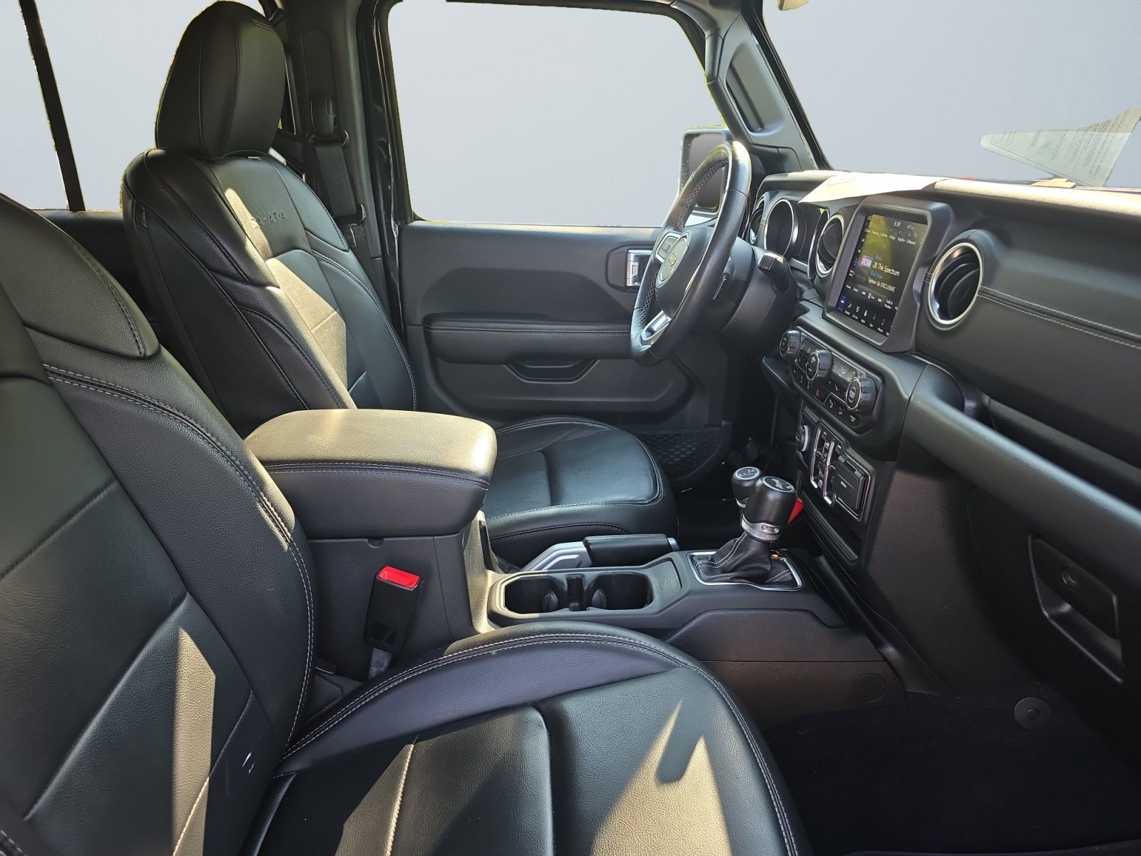 Used 2020 Jeep Wrangler Unlimited Sahara AWD/4WD image 18