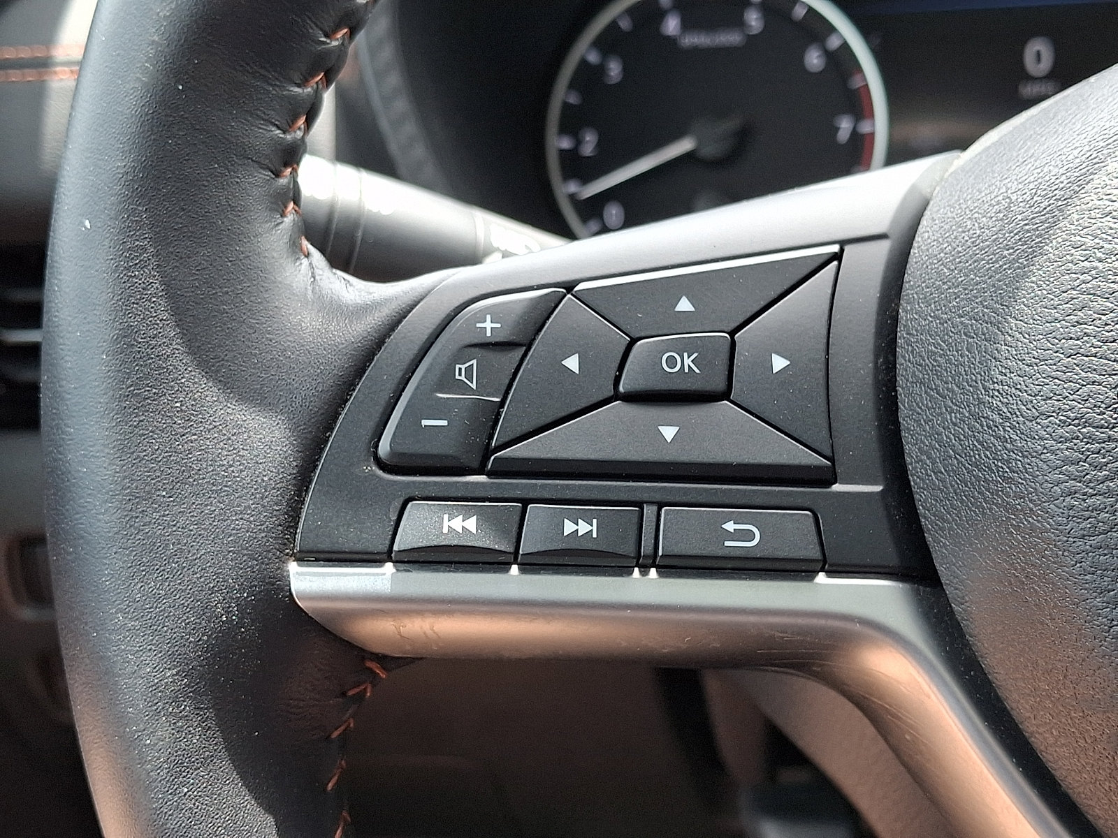 Used 2020 Nissan Sentra SR w/ Premium Package FWD image 24