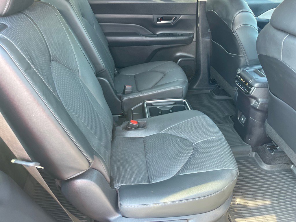 Used 2024 Toyota Grand Highlander Limited image 18