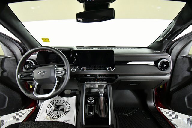 Used 2024 Chevrolet Colorado Z71 w/ Z71 Convenience Package 2 image 18