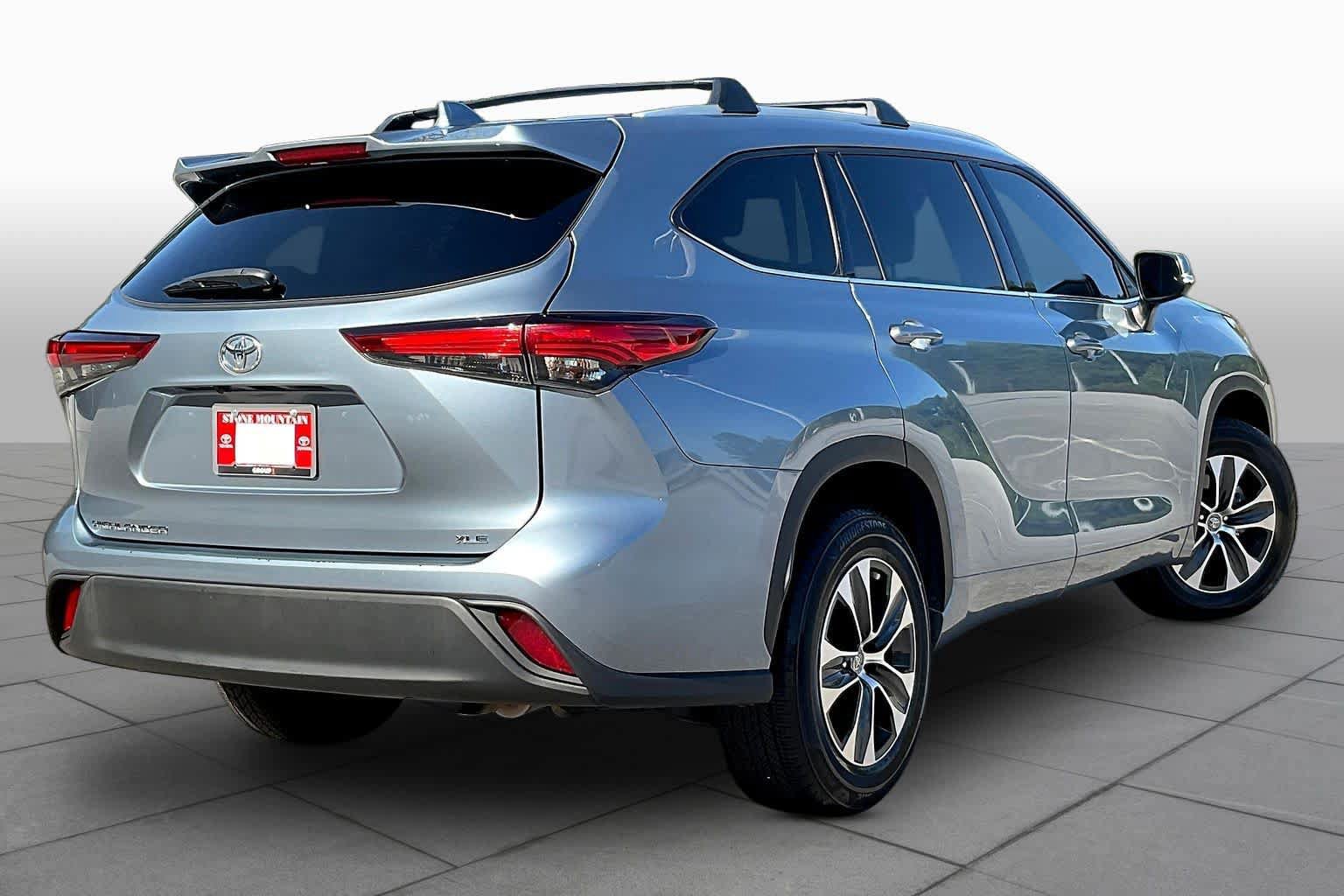 Used 2022 Toyota Highlander XLE FWD image 13