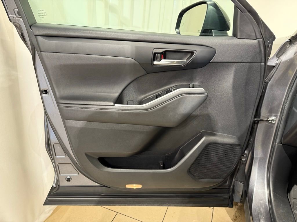 Certified 2024 Toyota Highlander XLE image 15