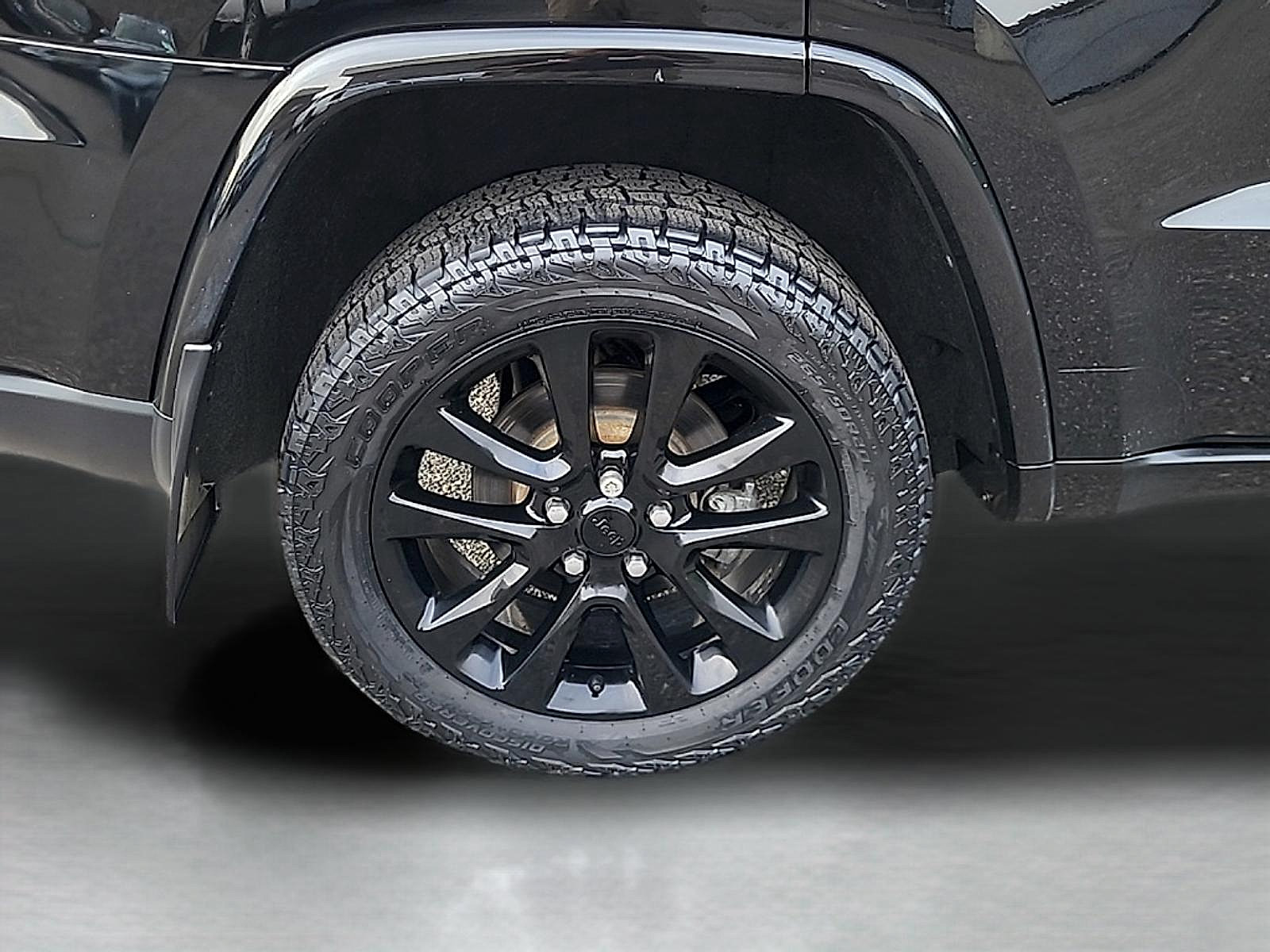 Used 2019 Jeep Grand Cherokee Altitude AWD/4WD image 9