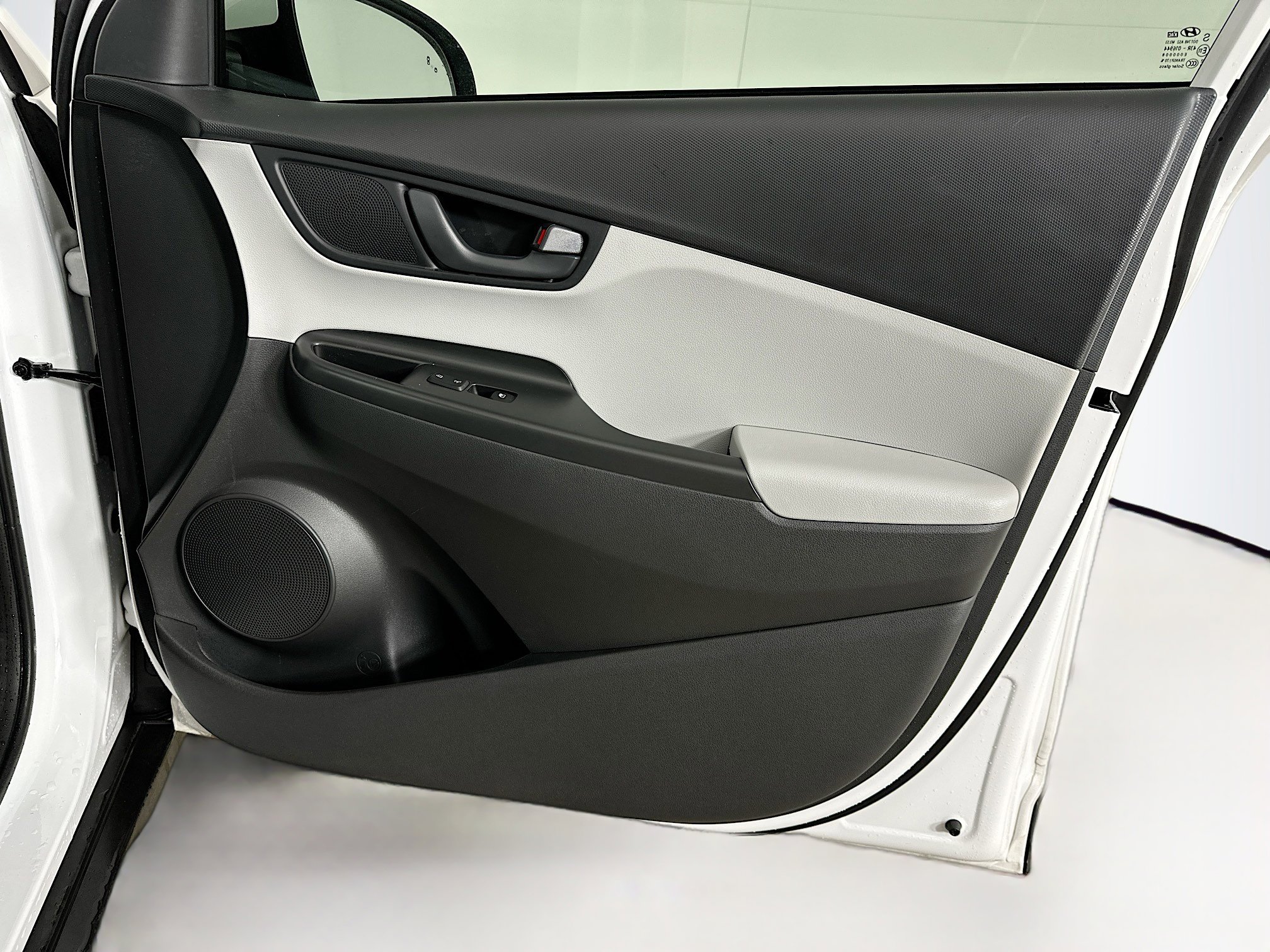 Used 2023 Hyundai Kona SEL w/ Cargo Package image 30