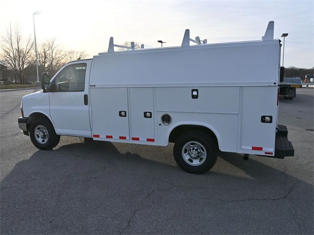 Used 2021 Chevrolet Express 3500 w/ Power Convenience Package image 5