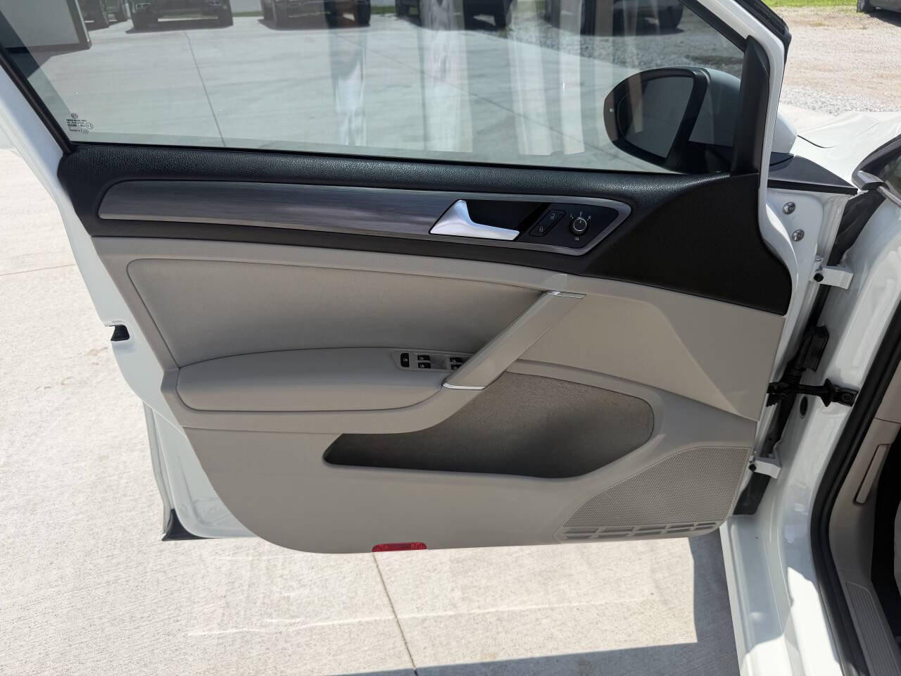 Used 2018 Volkswagen Golf S AWD/4WD image 9