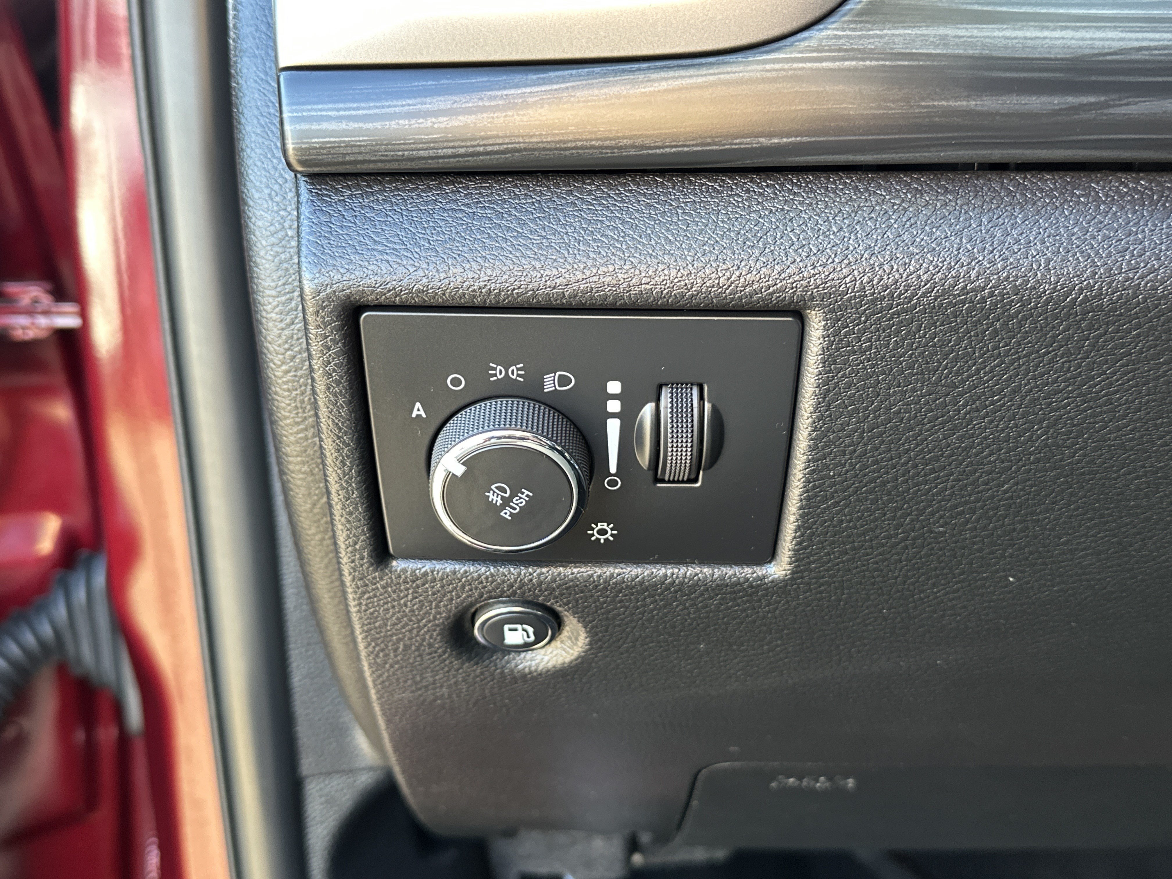 Used 2020 Jeep Grand Cherokee Laredo AWD/4WD image 16