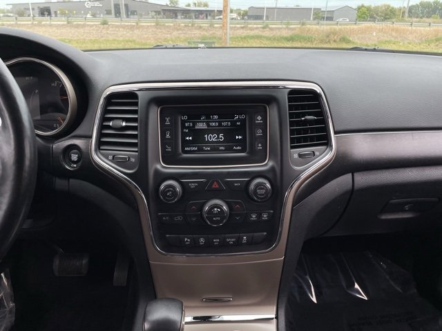 Used 2017 Jeep Grand Cherokee Laredo w/ Quick Order Package 23E image 2