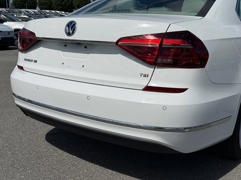 Used 2018 Volkswagen Passat 2.0T SE FWD image 10