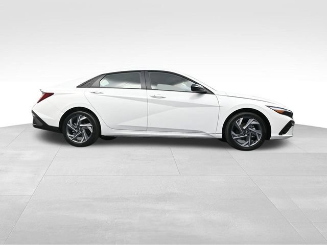 Certified 2025 Hyundai Elantra SEL FWD image 38