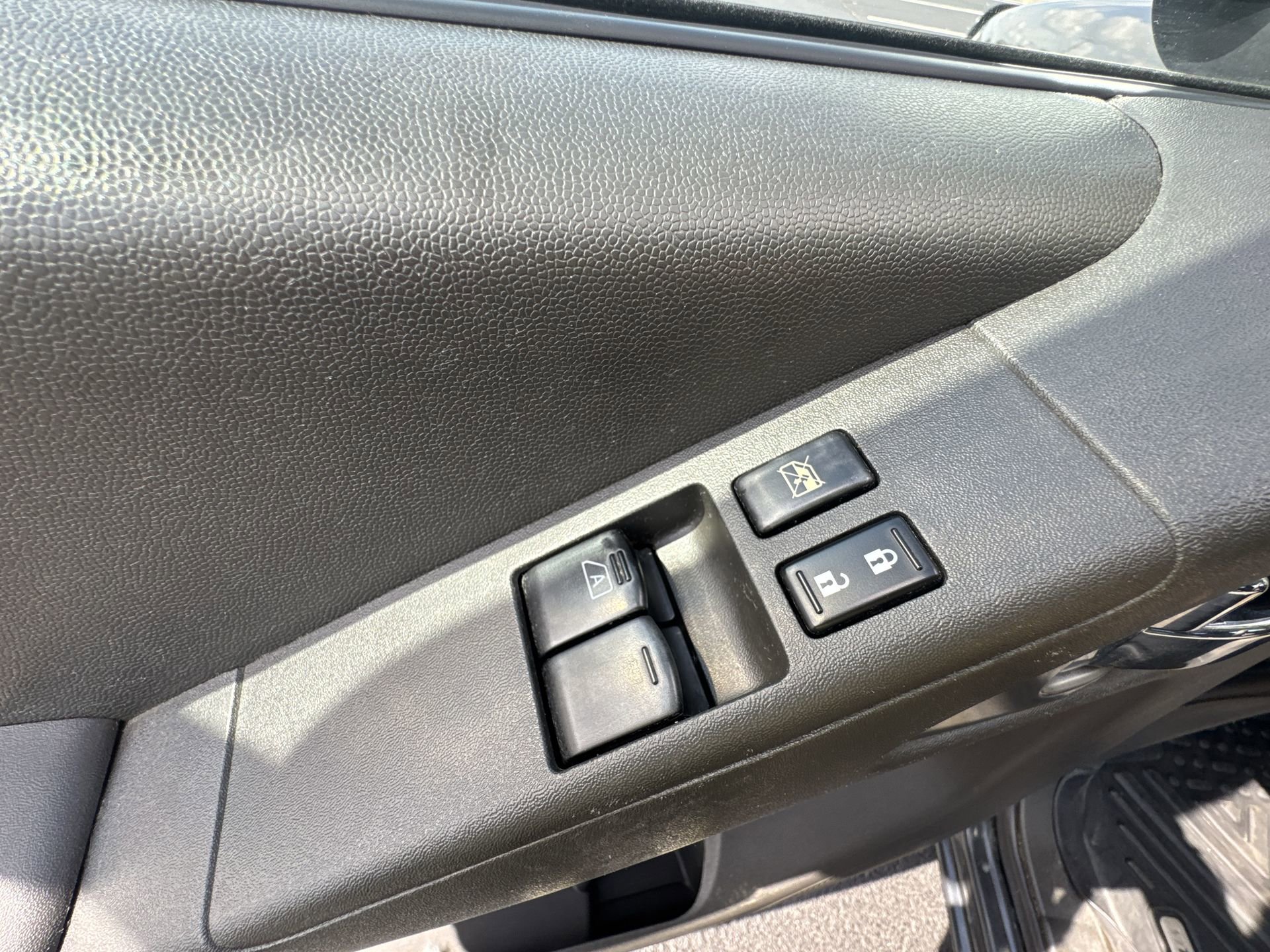 Used 2012 Nissan Frontier SV w/ SV Premium Utility Pkg AWD/4WD image 13