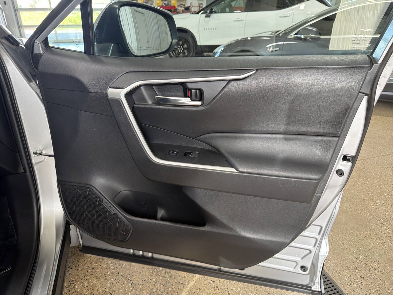 Used 2022 Toyota RAV4 XLE AWD/4WD image 26