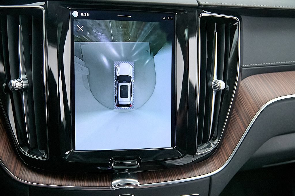 Certified 2023 Volvo XC60 T8 Ultimate w/ Climate Package AWD/4WD image 31