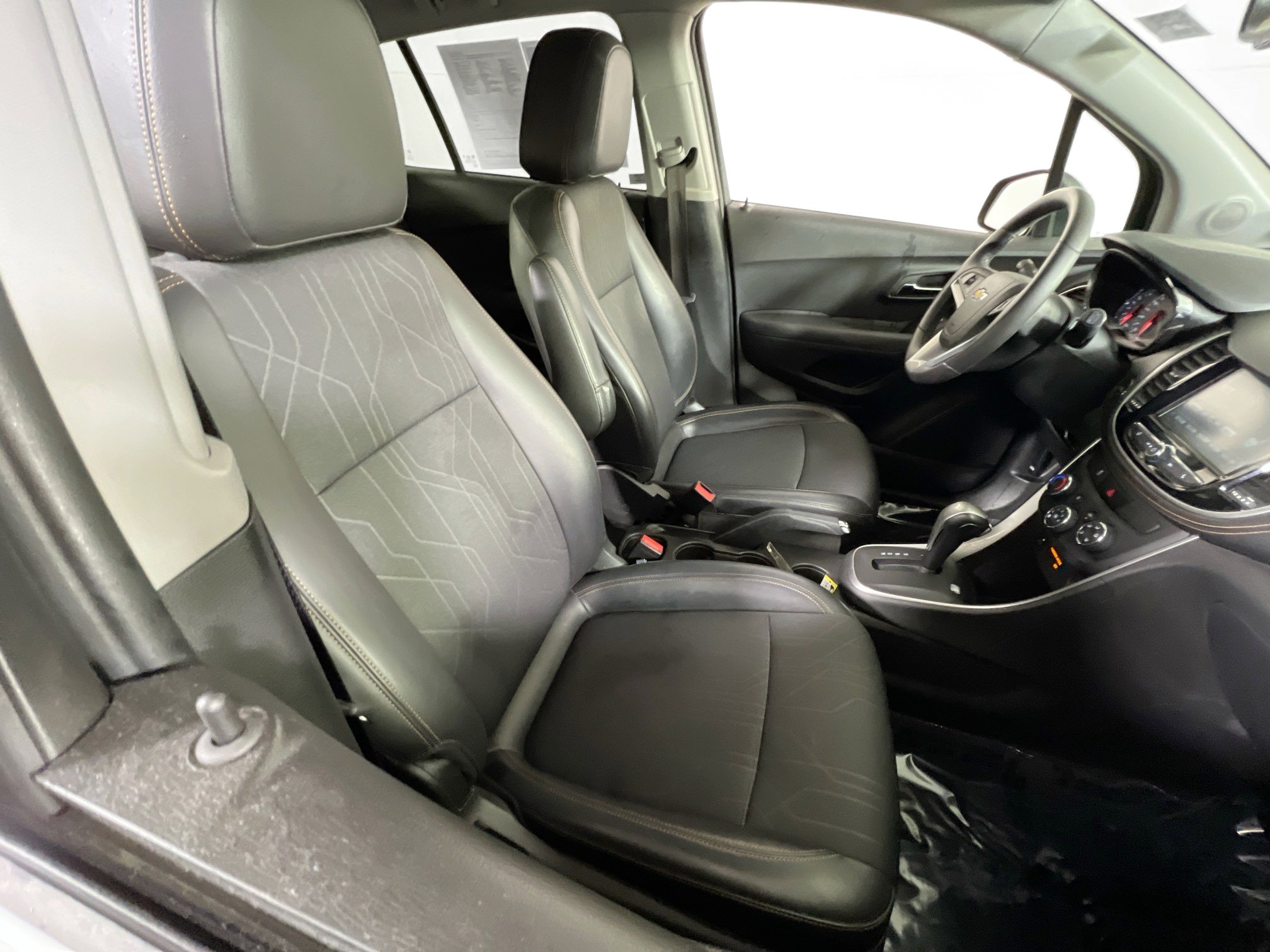Used 2017 Chevrolet Trax LT w/ LT Convenience Package FWD image 25