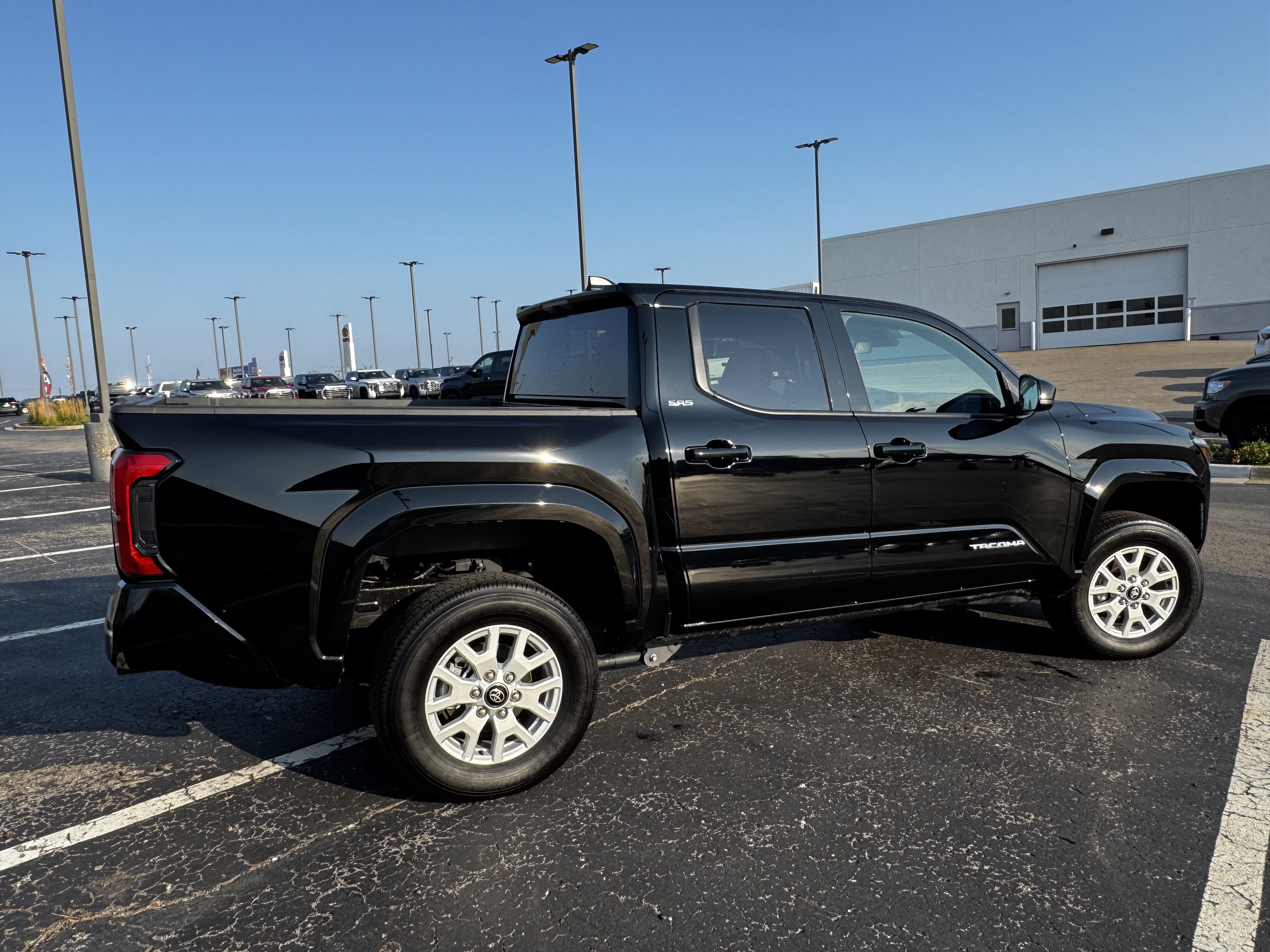 Certified 2025 Toyota Tacoma SR5 AWD/4WD image 13