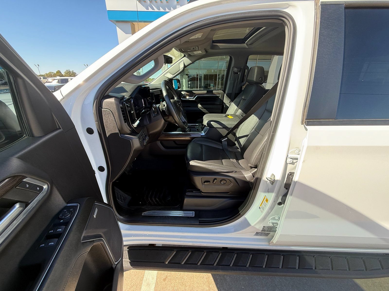 Used 2024 Chevrolet Silverado 1500 LT Trail Boss w/ LT Trail Boss Premium Package AWD/4WD image 10