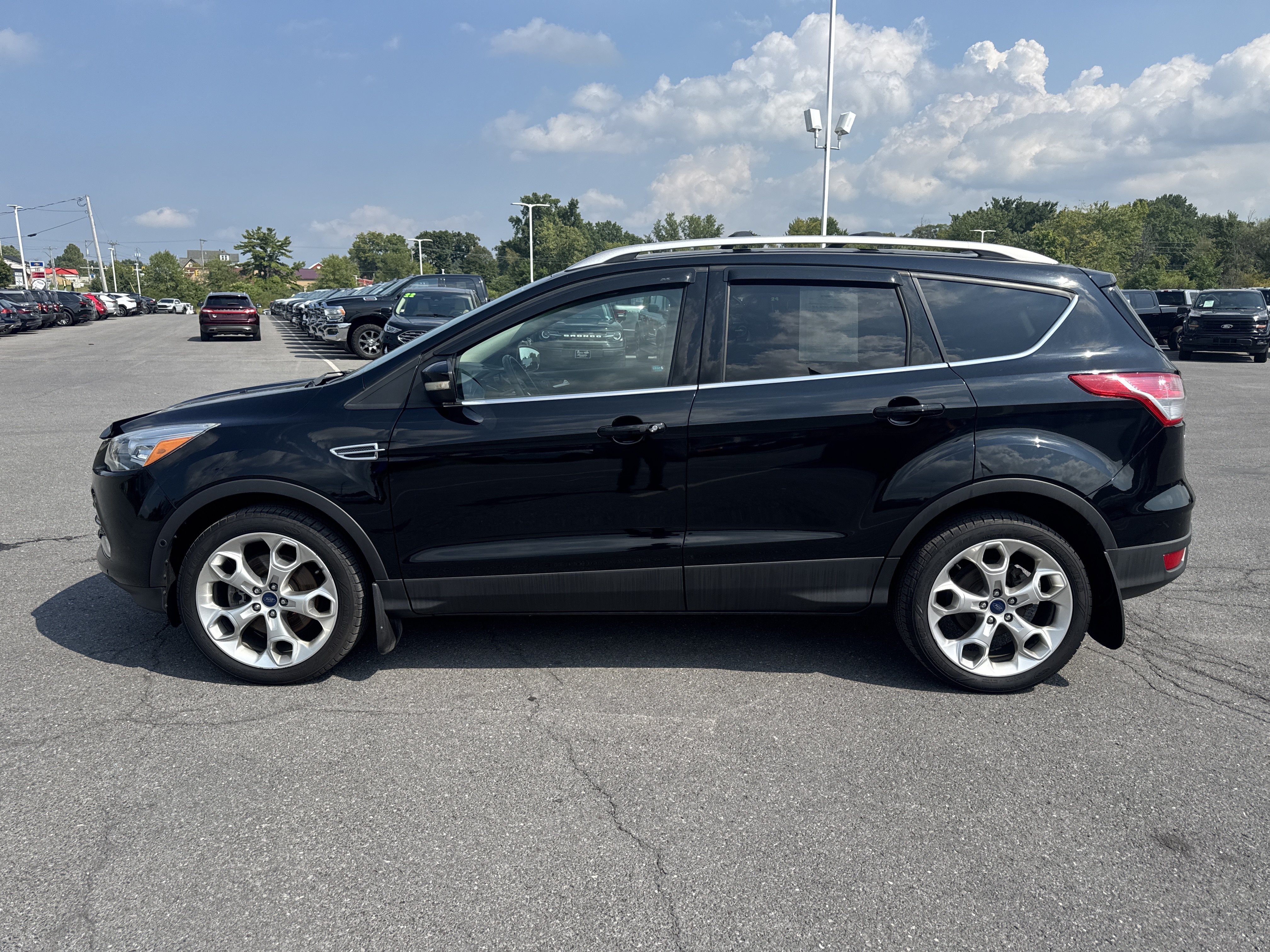 Used 2016 Ford Escape Titanium w/ Equipment Group 301A AWD/4WD image 7