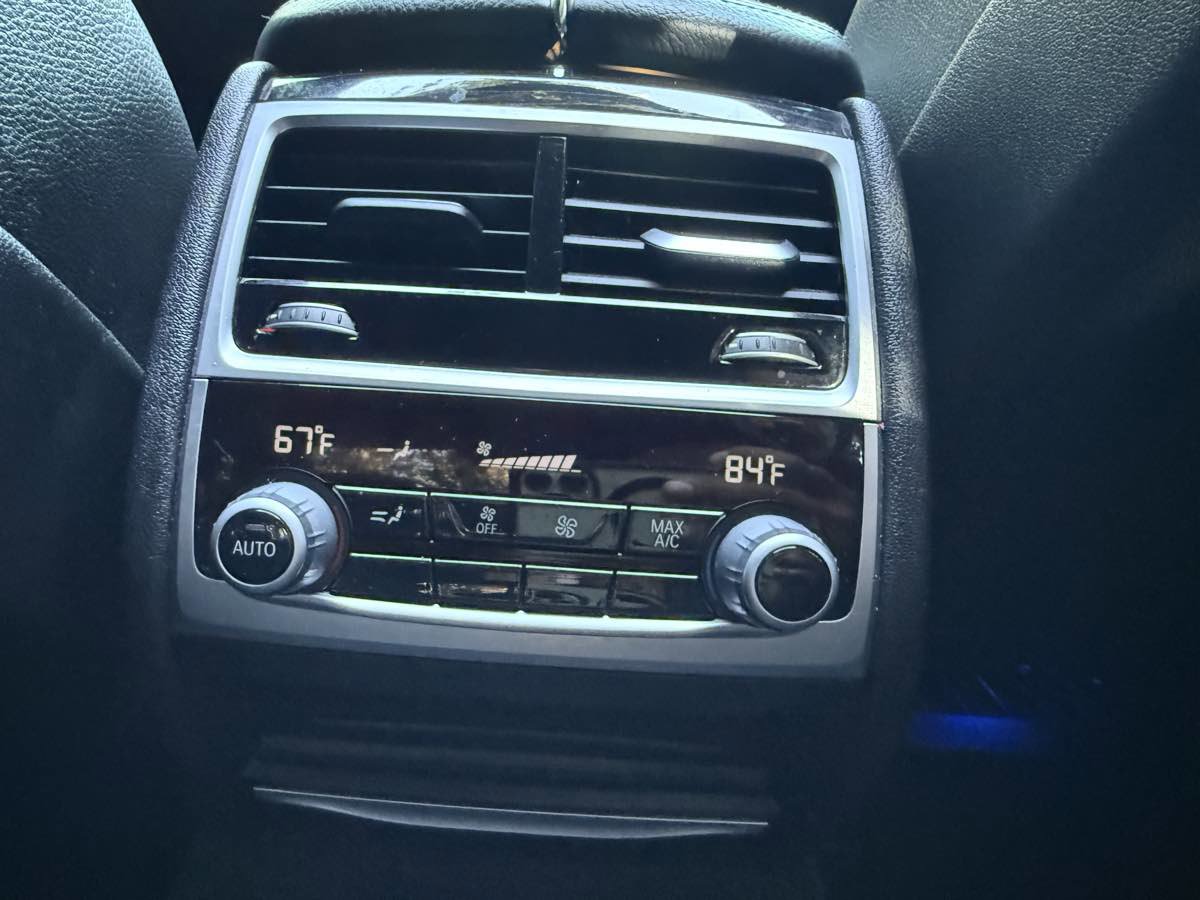 Used 2019 BMW 740i image 16