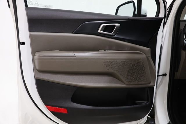 Used 2025 Kia Carnival image 18