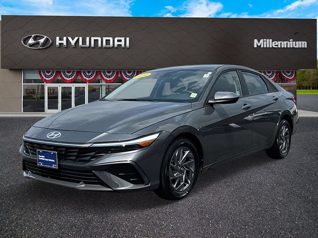 Certified 2024 Hyundai Elantra SEL FWD image 2