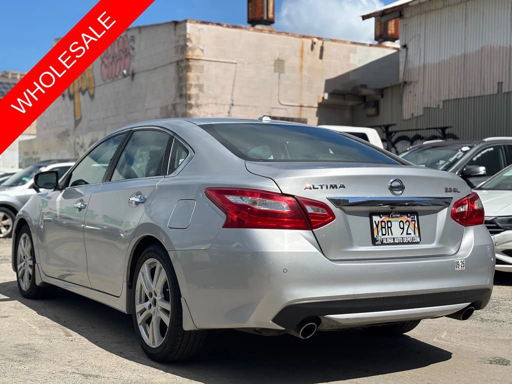 Used 2016 Nissan Altima 3.5 SL w/ 3.5 Technology Package FWD image 3