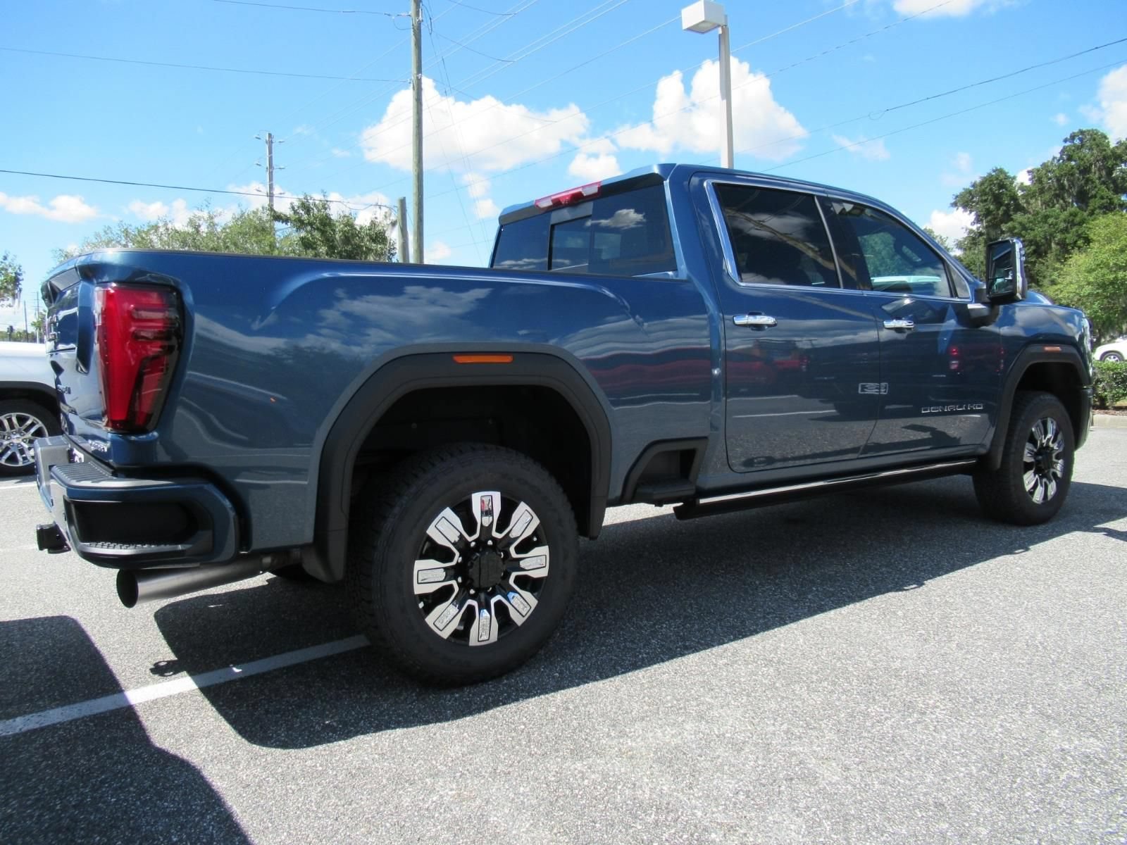 New 2026 GMC Sierra 2500 Denali w/ Denali Reserve Package AWD/4WD image 7