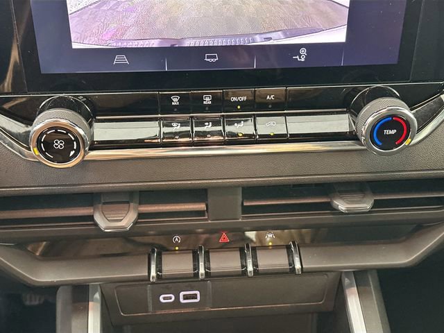 Used 2023 Chevrolet Colorado Trail Boss image 13