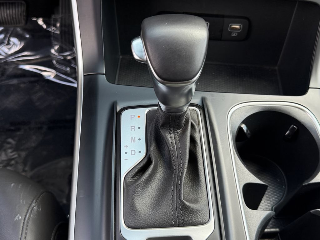 Used 2024 Kia Carnival LX FWD image 19