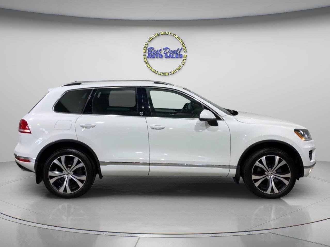 Used 2017 Volkswagen Touareg Wolfsburg Edition AWD/4WD image 6
