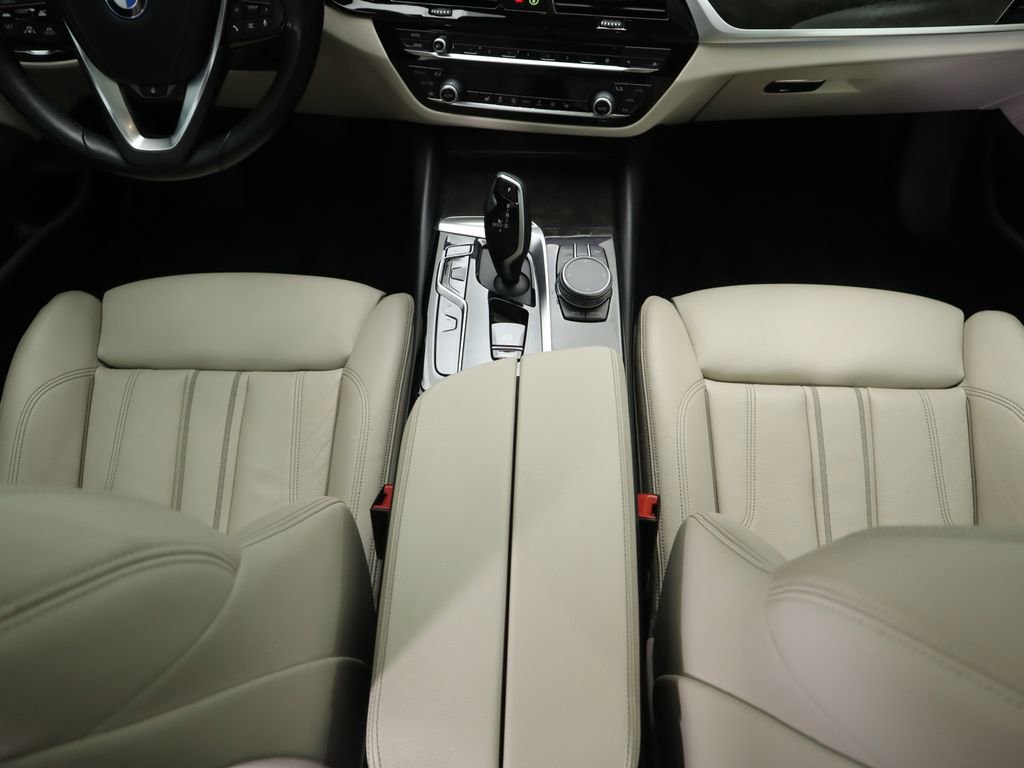 Certified 2023 BMW 530e w/ Premium Package image 17