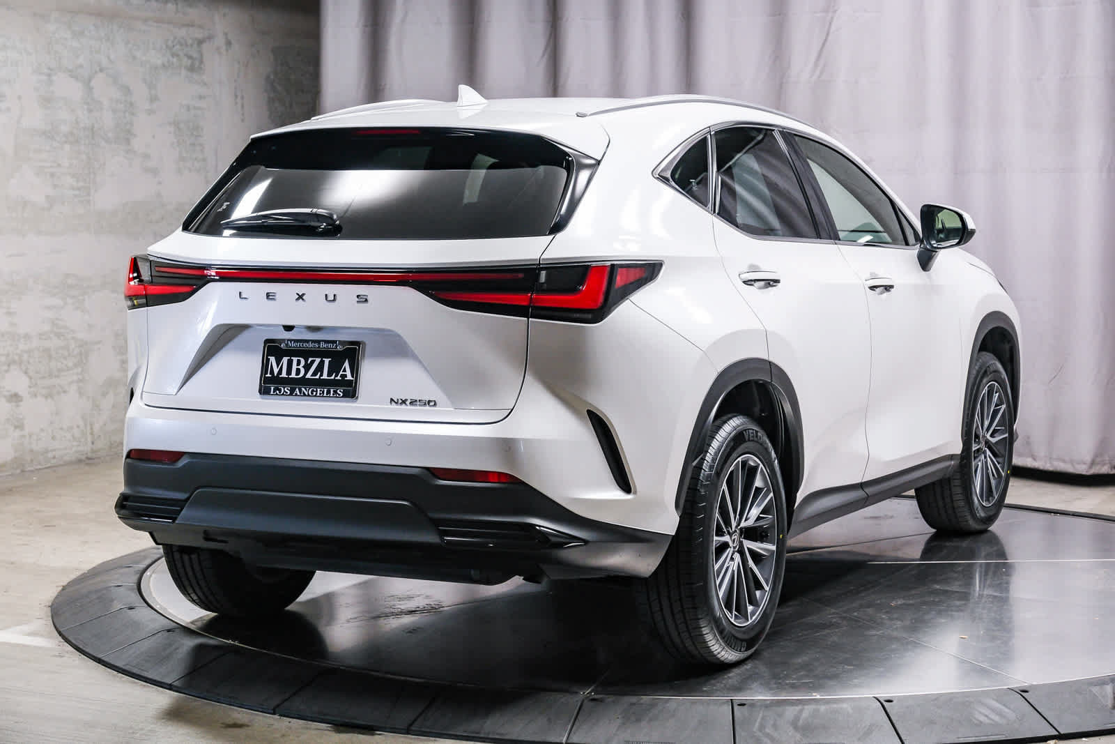 Used 2025 Lexus NX 250 FWD image 4