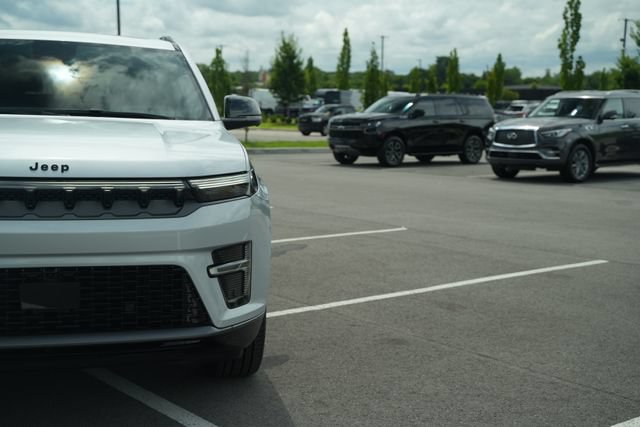 New 2026 Jeep Grand Wagoneer Summit AWD/4WD image 47