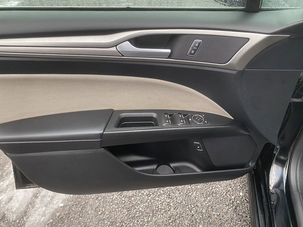 Used 2018 Ford Fusion S image 11