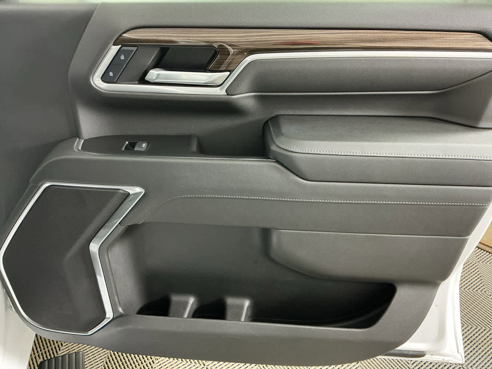 Used 2024 Chevrolet Silverado 3500 LT w/ Convenience Package image 8